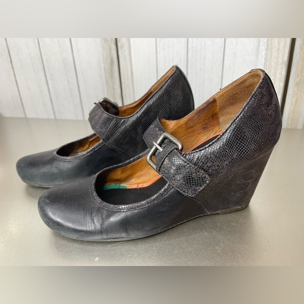 Naya Eternal Wedge Women's 7.5 Black & Purple Snakeskin Anthropologie